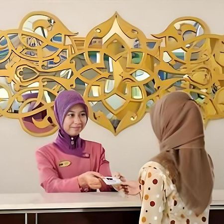 Yusro Hotel Restaurant & Convention Jombang Buitenkant foto