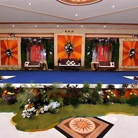 Yusro Hotel Restaurant & Convention Jombang Buitenkant foto