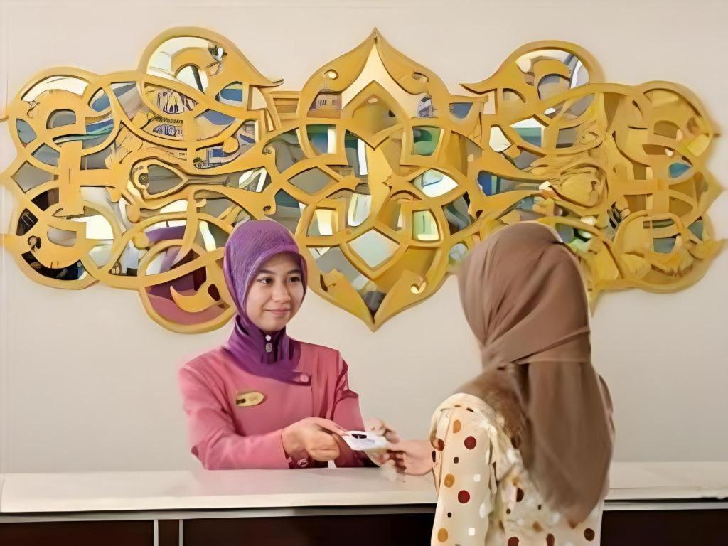 Yusro Hotel Restaurant & Convention Jombang Buitenkant foto