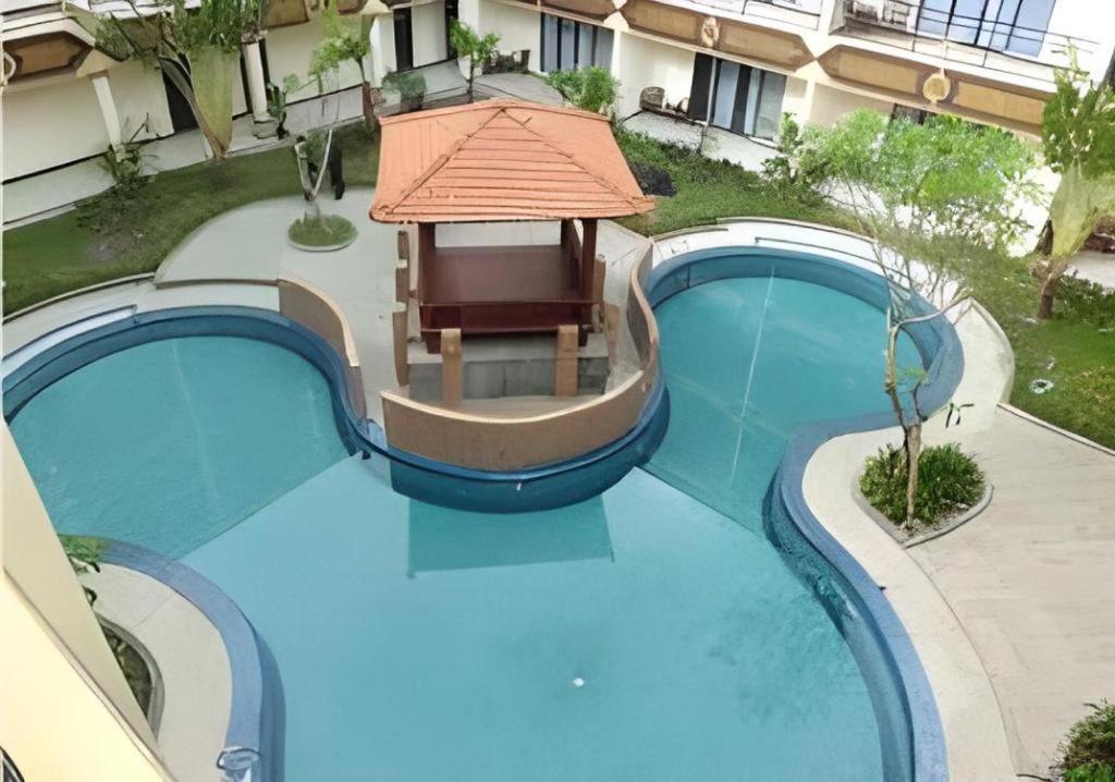 Yusro Hotel Restaurant & Convention Jombang Buitenkant foto