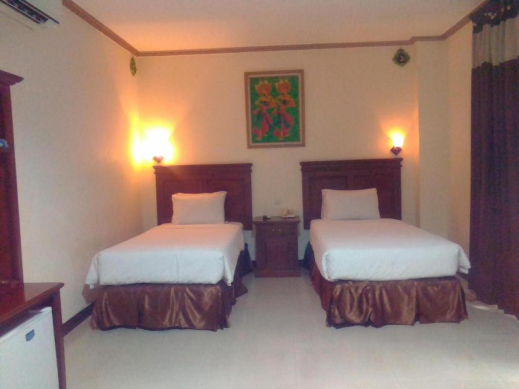 Yusro Hotel Restaurant & Convention Jombang Buitenkant foto