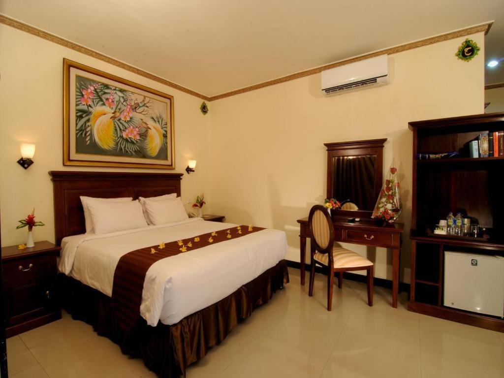 Yusro Hotel Restaurant & Convention Jombang Buitenkant foto