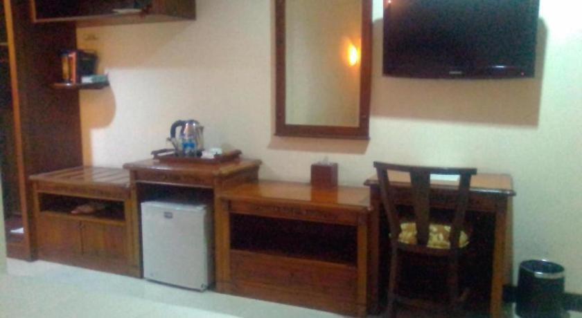 Yusro Hotel Restaurant & Convention Jombang Buitenkant foto