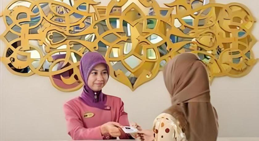 Yusro Hotel Restaurant & Convention Jombang Buitenkant foto