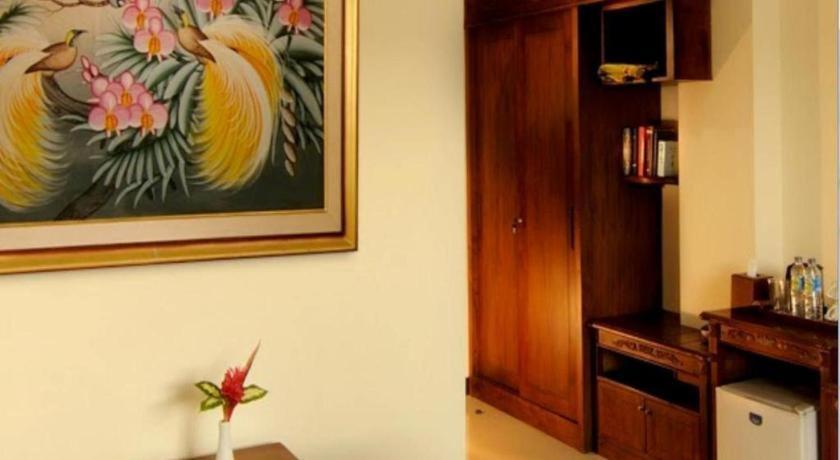 Yusro Hotel Restaurant & Convention Jombang Buitenkant foto