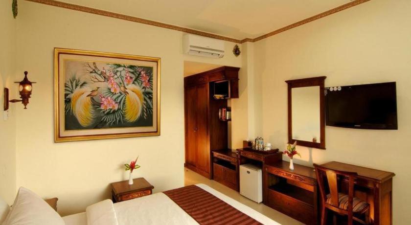 Yusro Hotel Restaurant & Convention Jombang Buitenkant foto